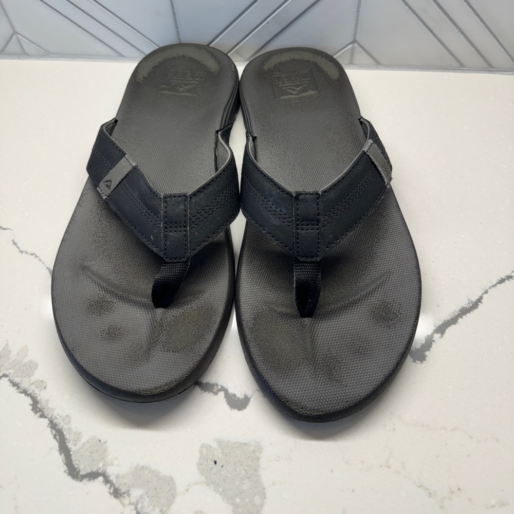 Reef Men’s flip flops 10